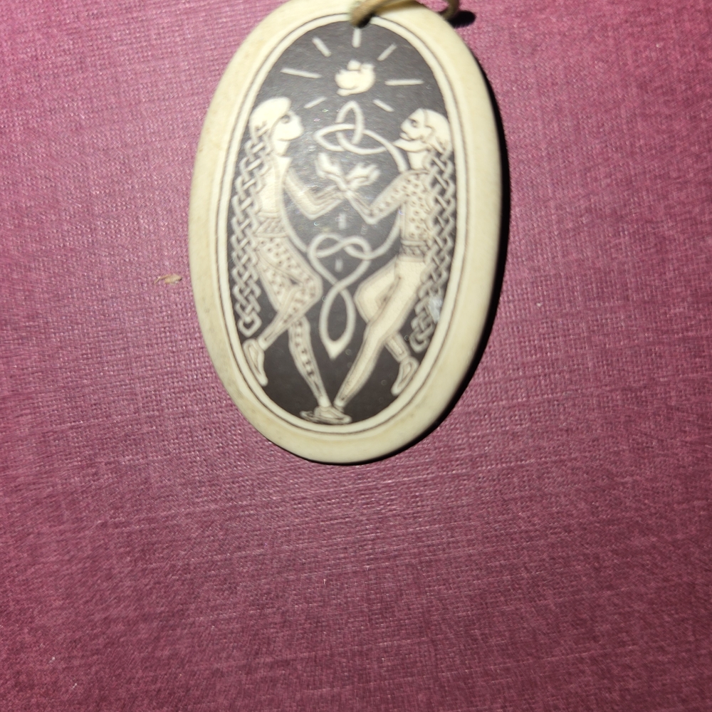 Elegant Silver and Cream Pendant Necklace